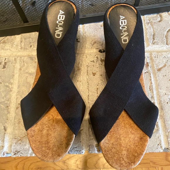 Size 9 Abound black wedge sandals - Picture 2 of 13